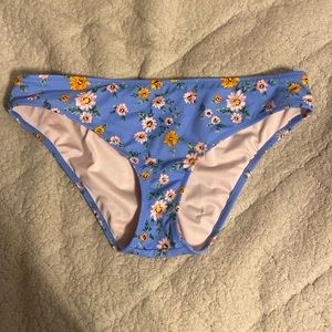 Worn twice in very good shape, beautiful colors too.